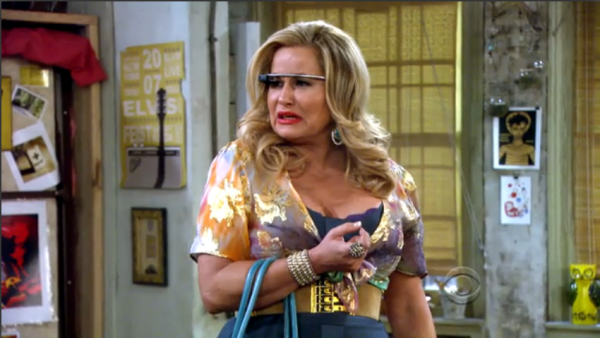2-broke-girls-google-glass-product-placement