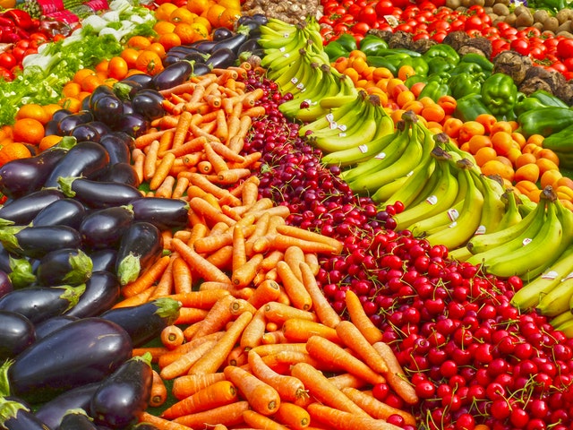 frutas e legumes no supermercado